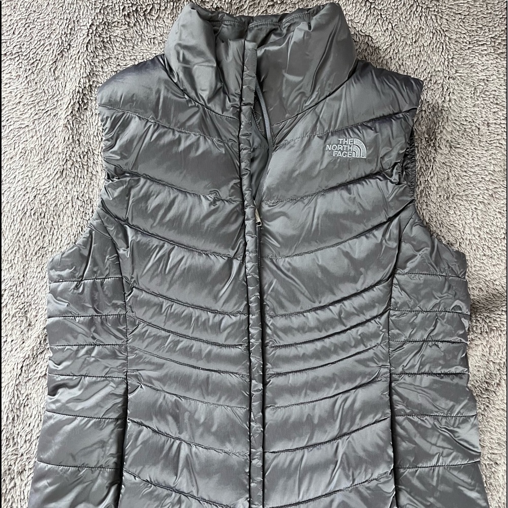 Womens North Face Vest, Size Large.